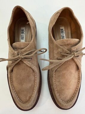 BiBi Lou Women's Suede Lace-Up Wallabee Chukka Loafers in Tan